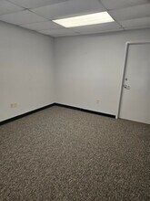 502-880 Kingwood Dr, Humble, TX for lease Building Photo- Image 1 of 4