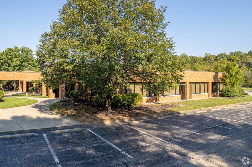 5400 Dupont Cir, Milford, OH à louer - Photo du bâtiment - Image 2 de 4