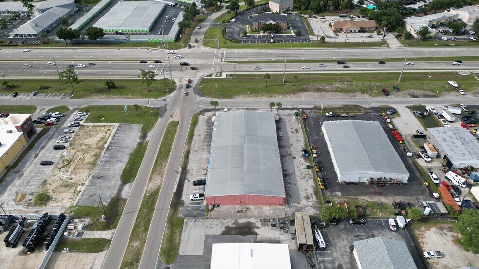 1109 Tamiami Trl, Port Charlotte, FL à louer - Photo du bâtiment - Image 3 de 8