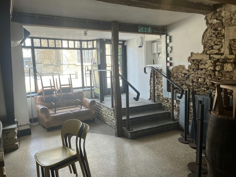 8A-8B Church St, Peterborough for lease - Interior Photo - Image 2 of 16