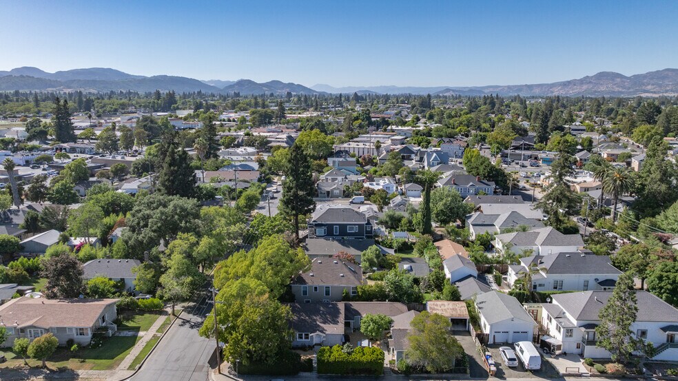 1030 G St, Napa, CA à vendre - Photo du bâtiment - Image 3 de 56