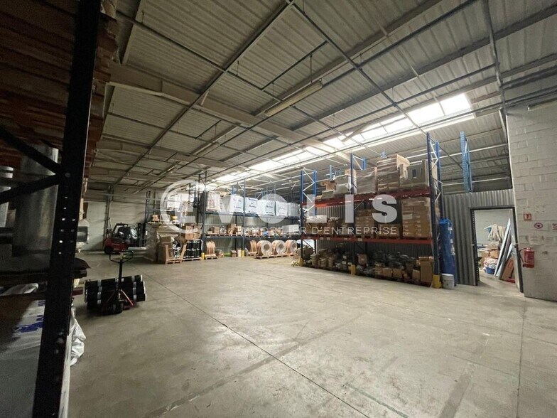 Flex in Sainghin-en-Mélantois for lease - Interior Photo - Image 2 of 8