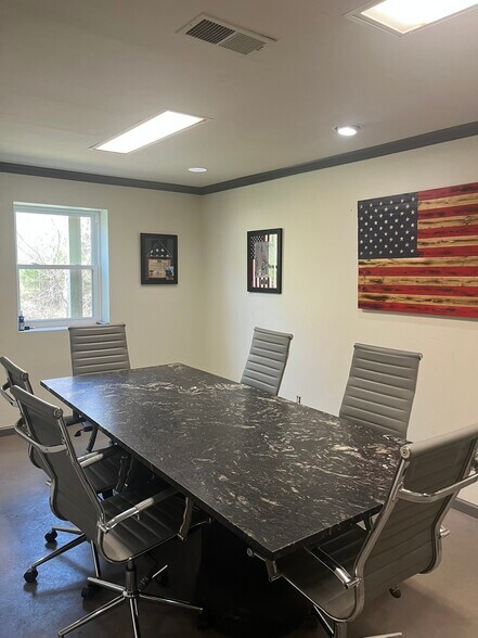 740 Volare Dr, Birmingham, AL à louer - Photo du bâtiment - Image 3 de 8