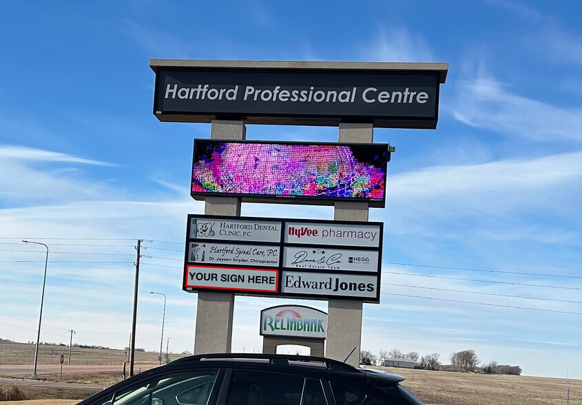 304 W Highway 38, Hartford, SD à louer - Photo du bâtiment - Image 2 de 11