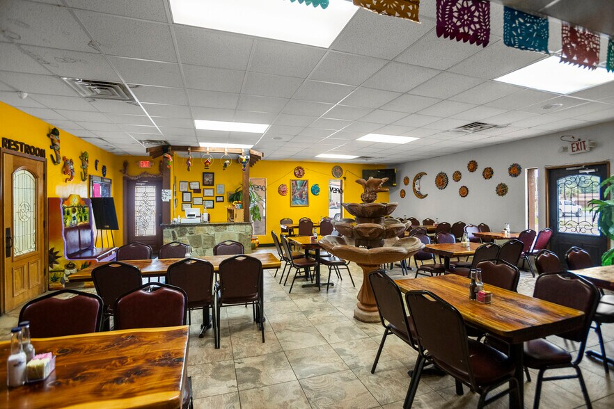 215 S Washington, Livingston, TX à vendre - Photo du bâtiment - Image 3 de 8