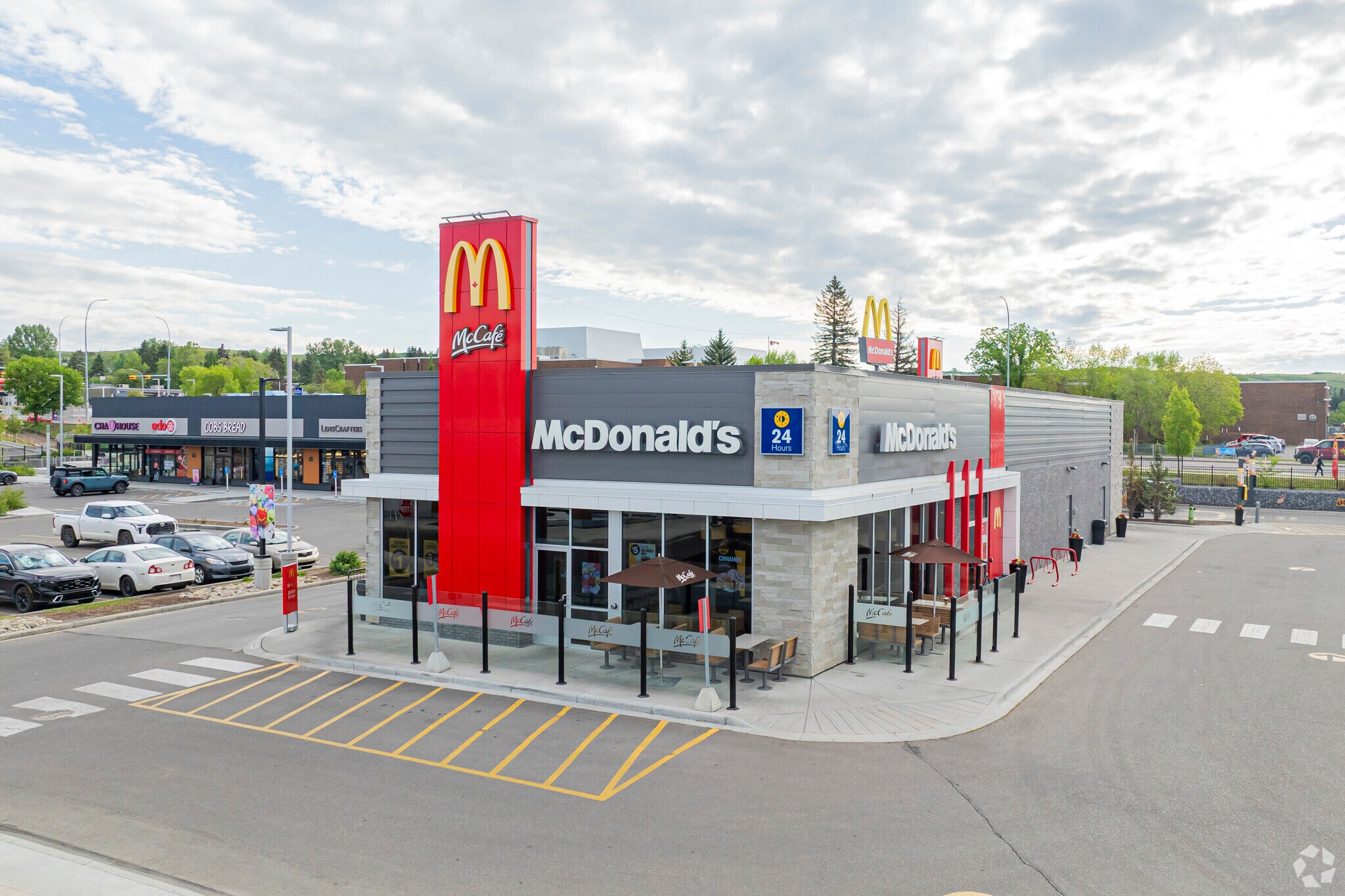 5111 Northland Dr NW, Calgary, AB for sale Primary Photo- Image 1 of 4