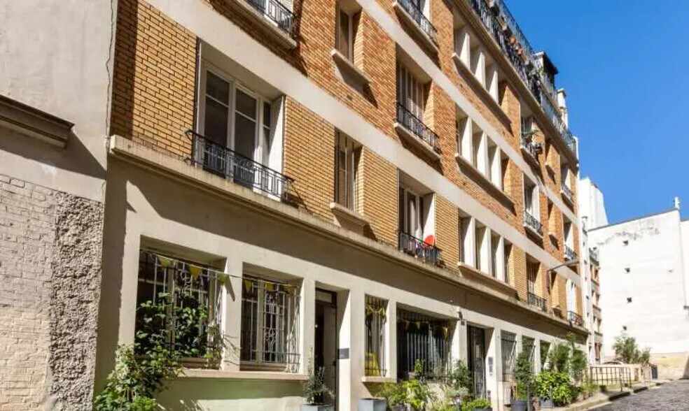 7 Vla De Guelma, Paris for sale - Building Photo - Image 2 of 3