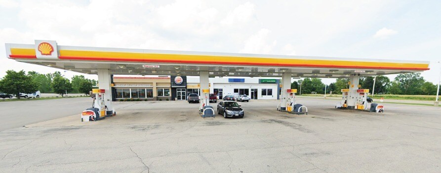 Gas station and car wash portefeuille de 2 propriétés à vendre sur LoopNet.ca Photo principale- Image 1 de 8