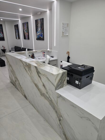 909 NE 163rd St, North Miami Beach, FL for lease - Building Photo - Image 2 of 32