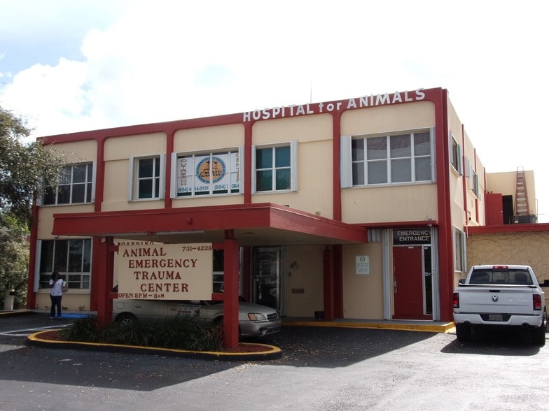 2200 W Oakland Park Blvd, Oakland Park, FL for sale - Building Photo - Image 1 of 8