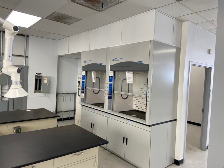 5701-5703 Hollis St, Emeryville, CA for lease - Interior Photo - Image 3 of 3