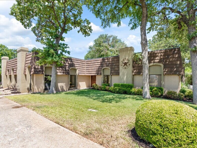 2020 W Northwest Hwy, Grapevine, TX for lease - Primary Photo - Image 1 of 33