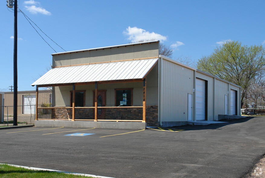 2414 Commerce St, Marble Falls, TX for lease - Building Photo - Image 2 of 5