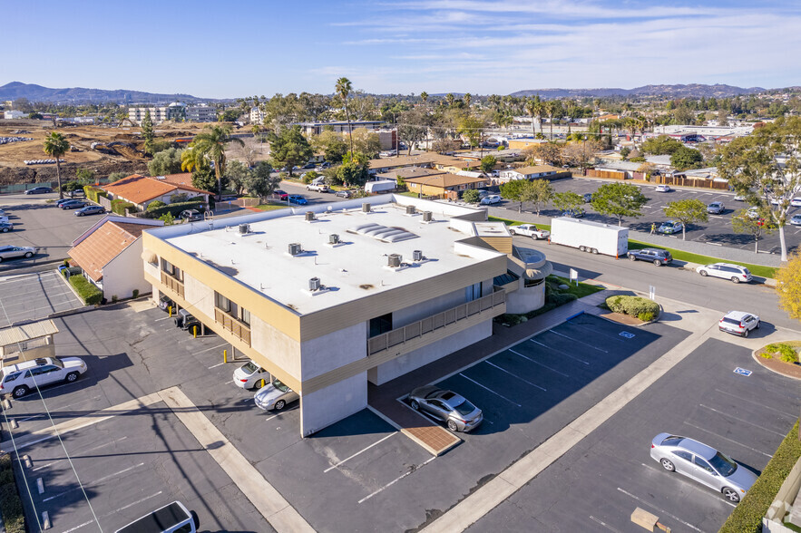 735 E Ohio Ave, Escondido, CA à louer - Photo du b timent - Image 3 de 19