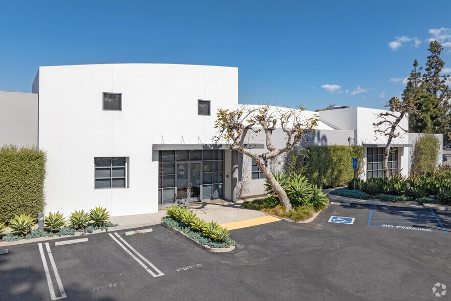 10567 Jefferson Blvd, Culver City, CA for lease - Primary Photo - Image 1 of 21