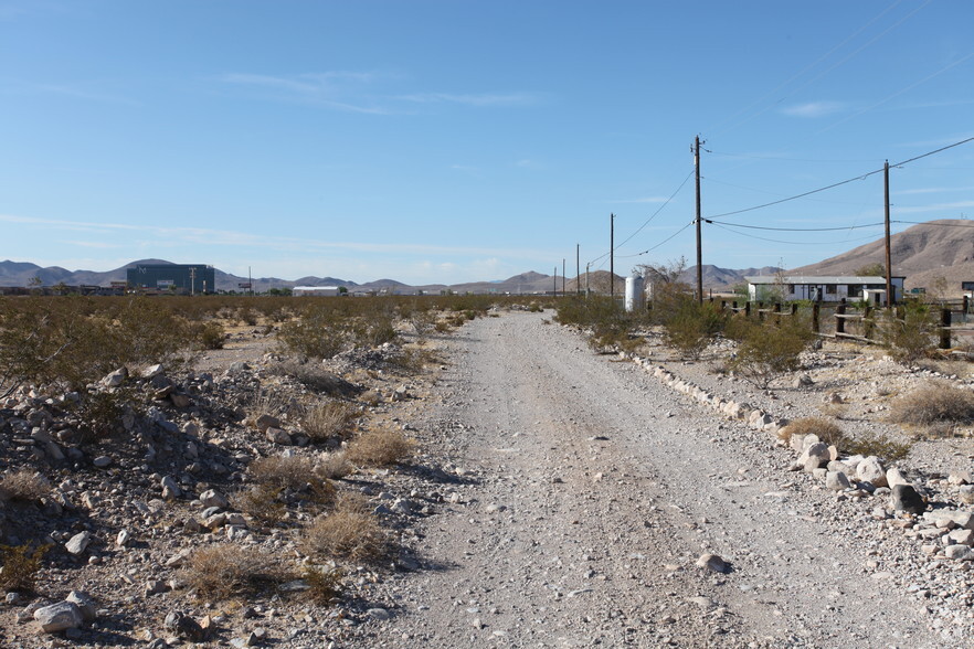 990 W Loretta Ln, Las Vegas, NV for sale - Primary Photo - Image 1 of 1