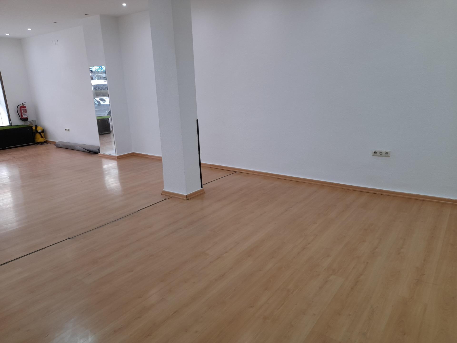 Commerce de détail dans Cáceres, Cáceres à louer Photo principale- Image 1 de 24