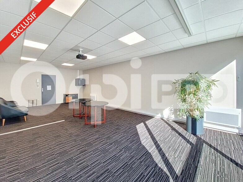 Office in Soissons for lease - Interior Photo - Image 2 of 12