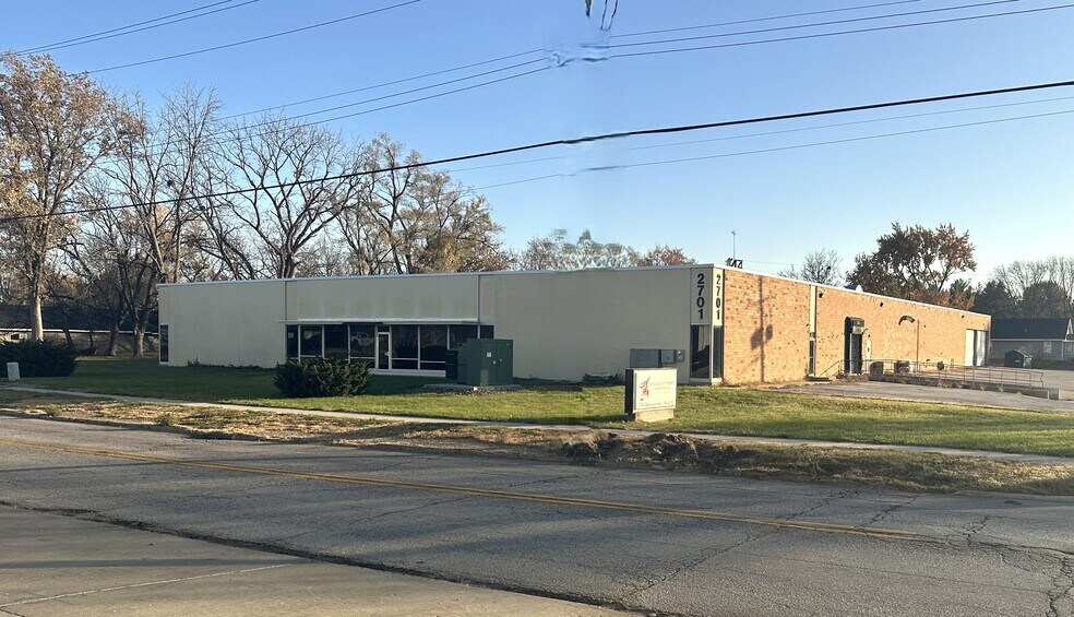 2701 Delaware Ave, Des Moines, IA for lease - Building Photo - Image 1 of 12