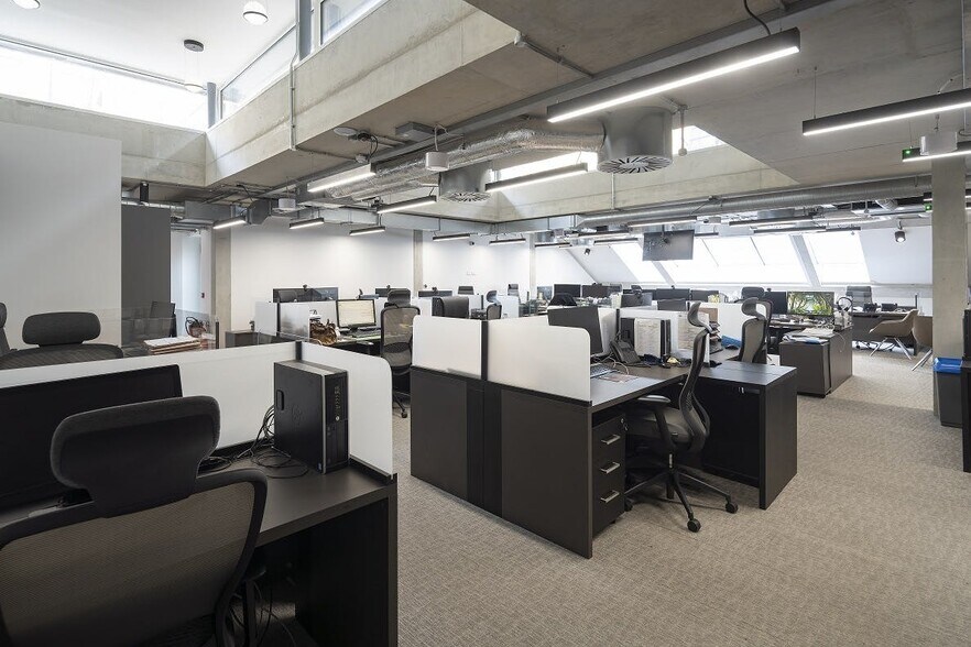 61 Charlotte St, Londres à louer - Photo du bâtiment - Image 2 de 10