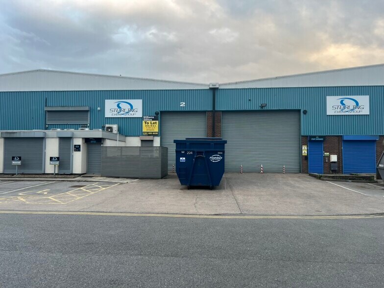 Shadowmoss Rd, Manchester à louer - Photo du bâtiment - Image 3 de 9