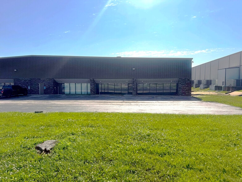 60 N Central Dr, O'Fallon, MO for lease - Building Photo - Image 2 of 5