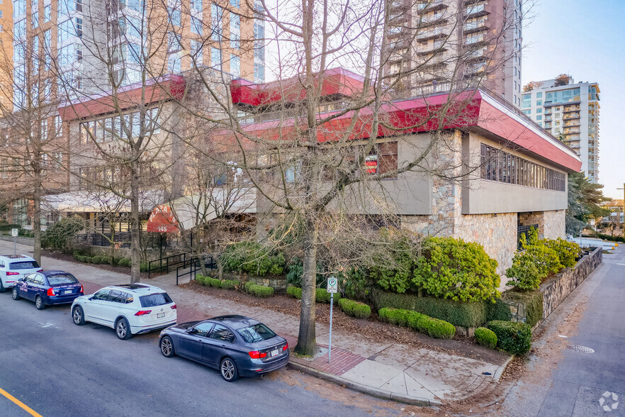 145 W 15th St, North Vancouver, BC à vendre - Photo principale - Image 1 de 1