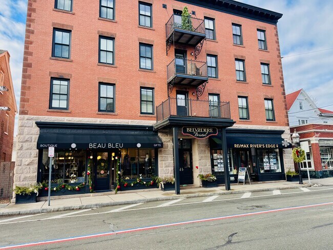 More details for 423 Hope St, Bristol, RI - Multifamily for Sale