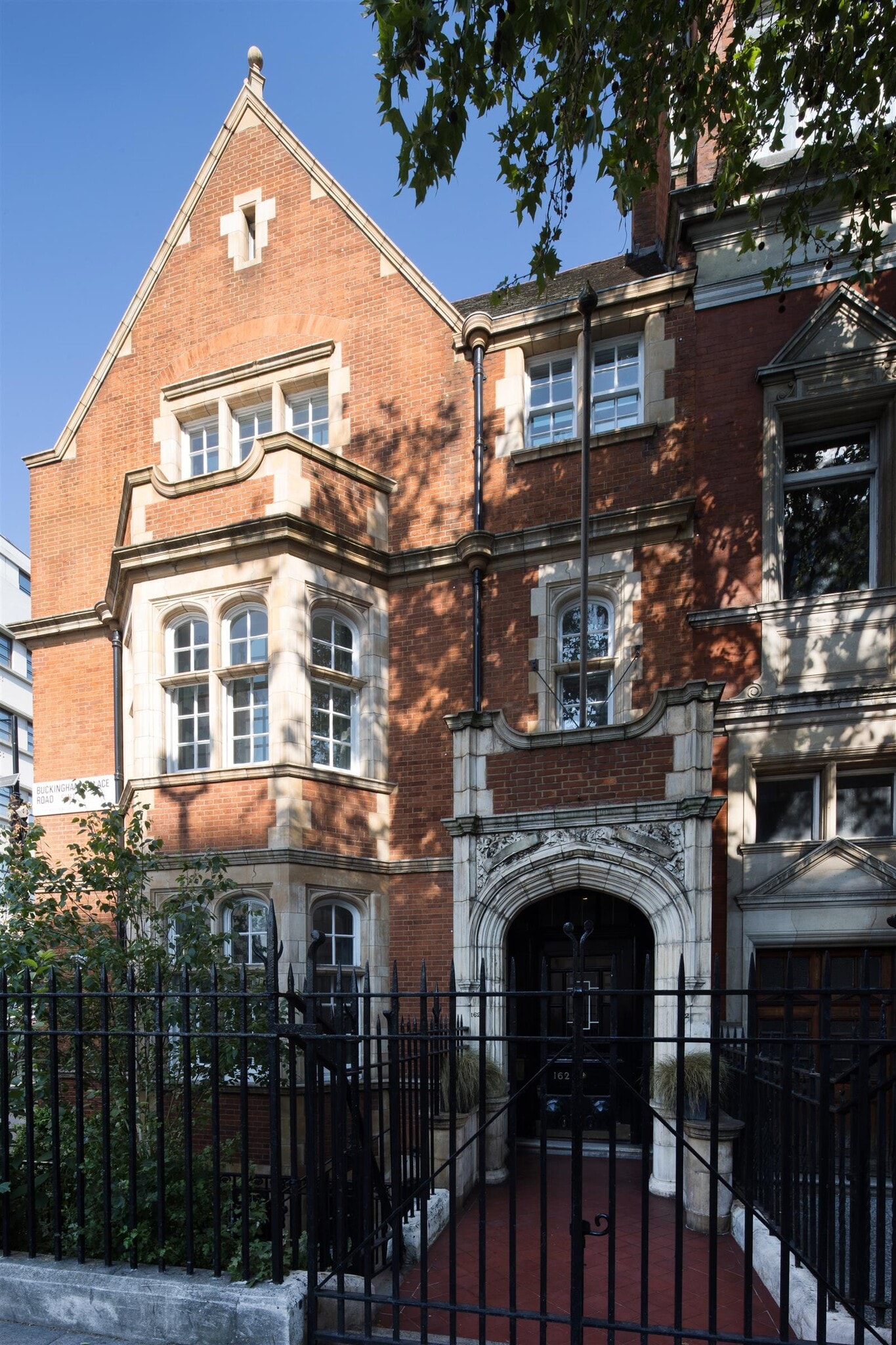 162 Buckingham Palace Rd, London for lease Building Photo- Image 1 of 5