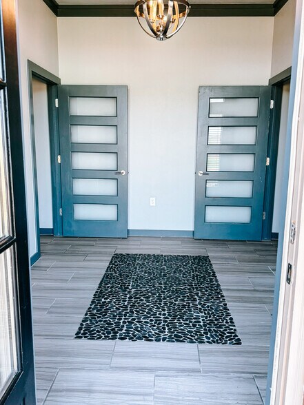 8900 NW Silver Hill Dr, Oklahoma City, OK à louer - Hall d’entrée - Image 3 de 14