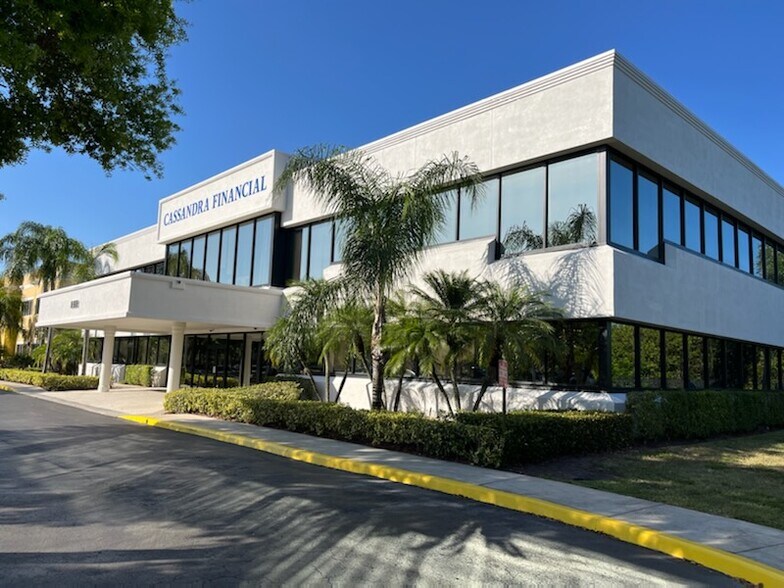 8198 S Jog Rd, Boynton Beach, FL à louer - Photo du bâtiment - Image 2 de 6