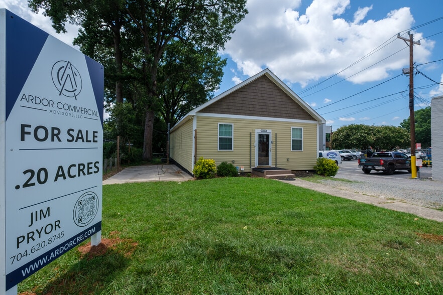 709 Louise Ave, Charlotte, NC for sale - Building Photo - Image 1 of 4