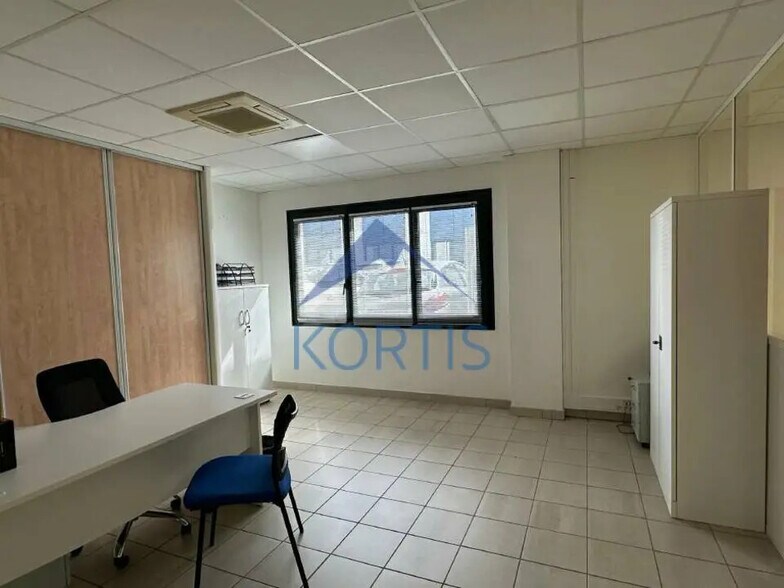 Office in Limas for lease - Interior Photo - Image 3 of 3