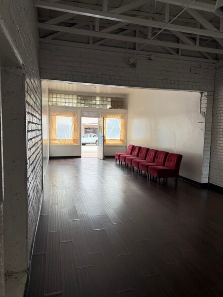 407 Center St, Taft, CA à vendre - Photo du bâtiment - Image 2 de 6