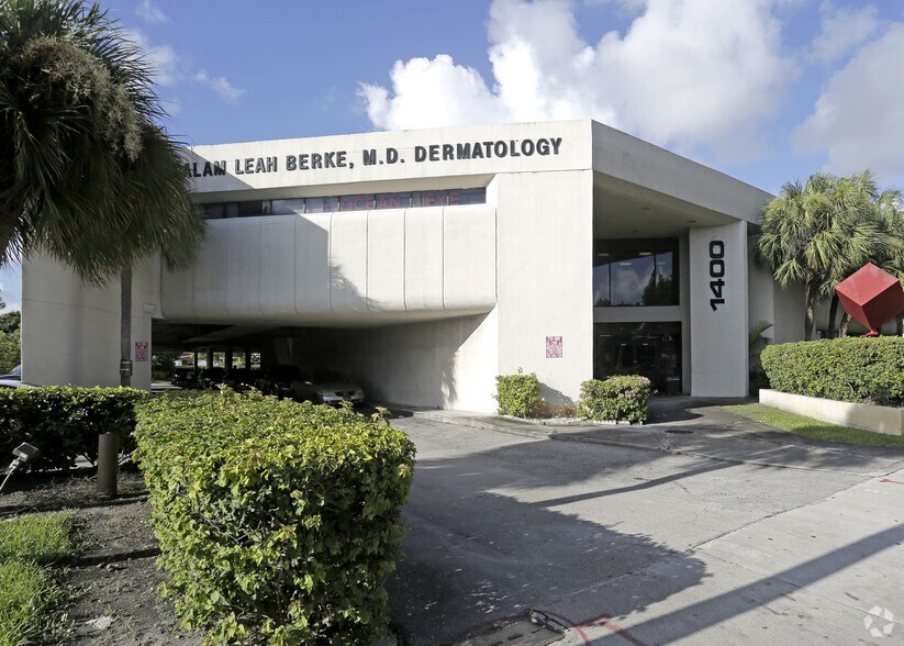 1400 NE Miami Gardens Dr, Miami, FL à louer - Photo du bâtiment - Image 2 de 32