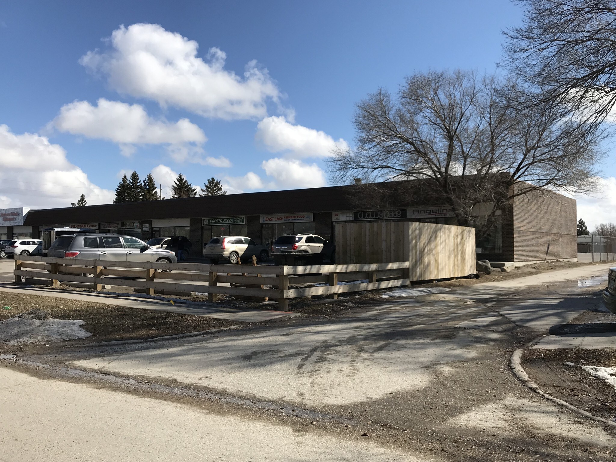 210 Tyndall Av, Winnipeg, MB for sale Primary Photo- Image 1 of 1