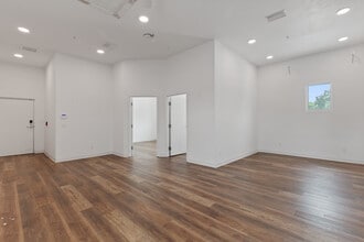 3800 N Nebraska Ave, Tampa, FL for lease Interior Photo- Image 1 of 5