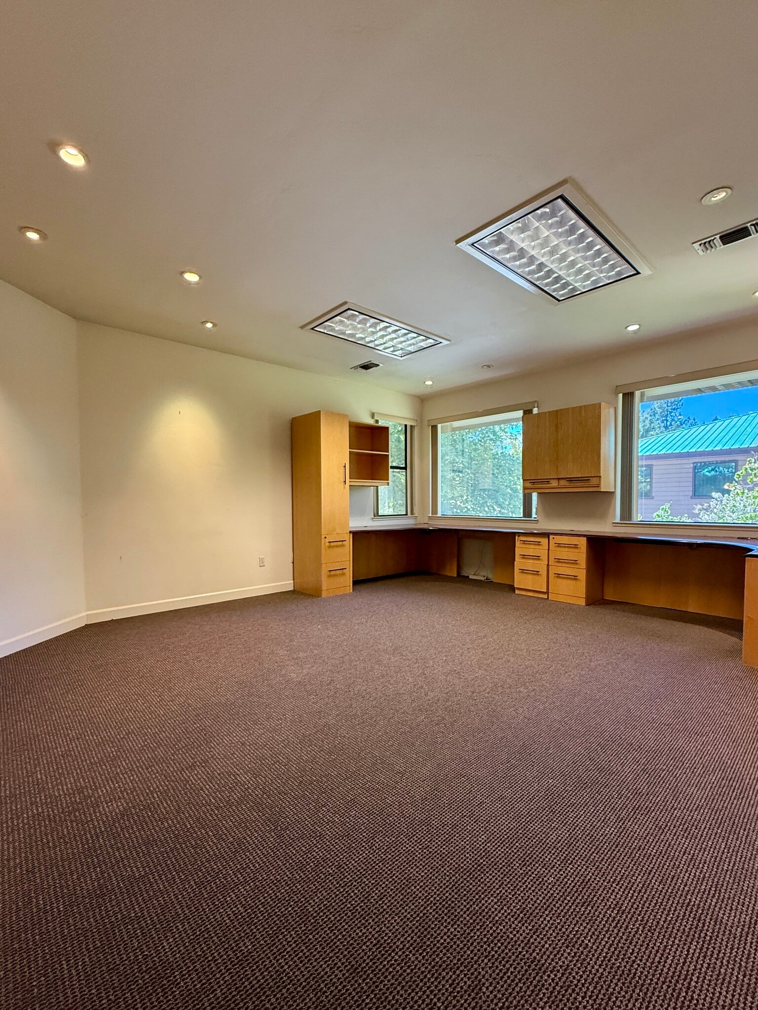 944 McCourtney Rd, Grass Valley, CA for lease Interior Photo- Image 1 of 5