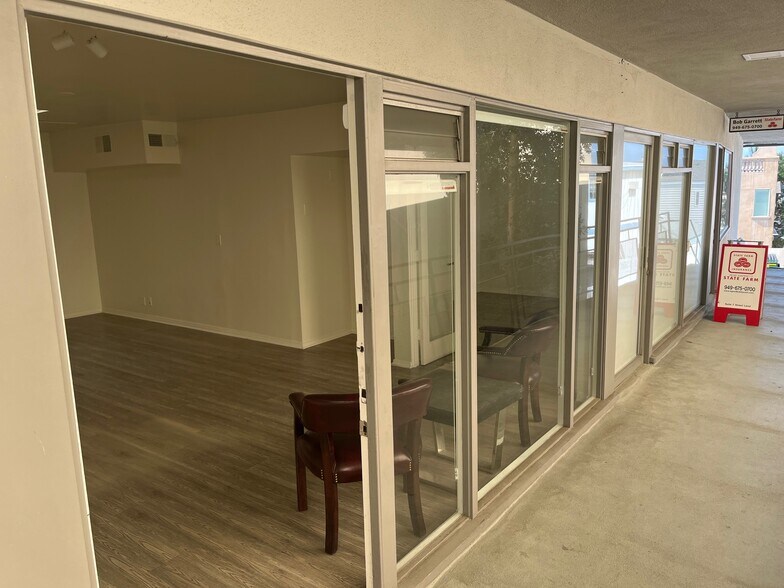 2435 E Coast Hwy, Corona Del Mar, CA à louer - Photo du bâtiment - Image 2 de 6