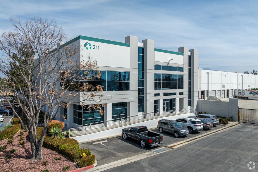 311 S Doolittle Ave, San Bernardino, CA à louer - Photo principale - Image 1 de 6