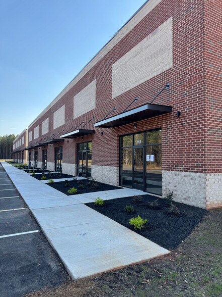 25 Cascade ct, Youngsville, NC à louer - Photo du bâtiment - Image 1 de 15