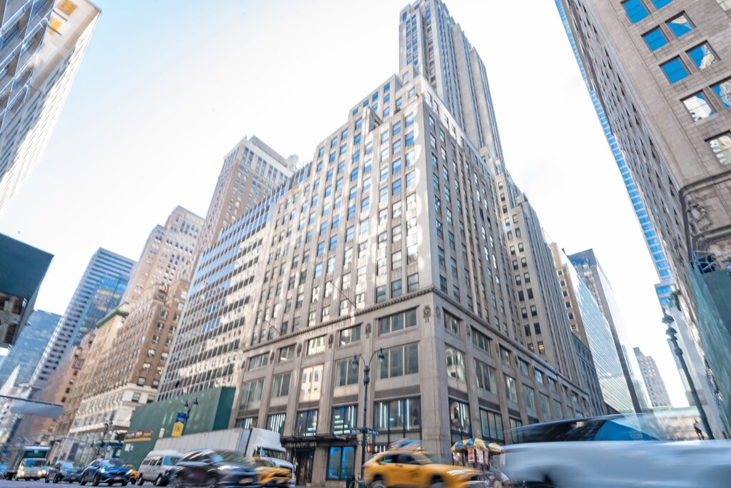 521 Fifth Ave, New York, NY à louer Photo du bâtiment- Image 1 de 11