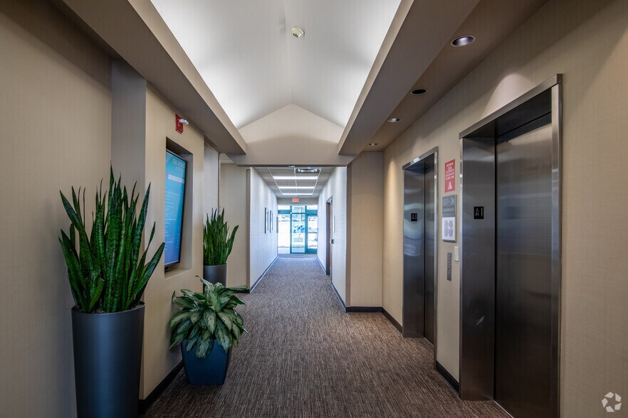 2001 Mallory Ln, Franklin, TN à louer - Hall d’entrée - Image 2 de 7