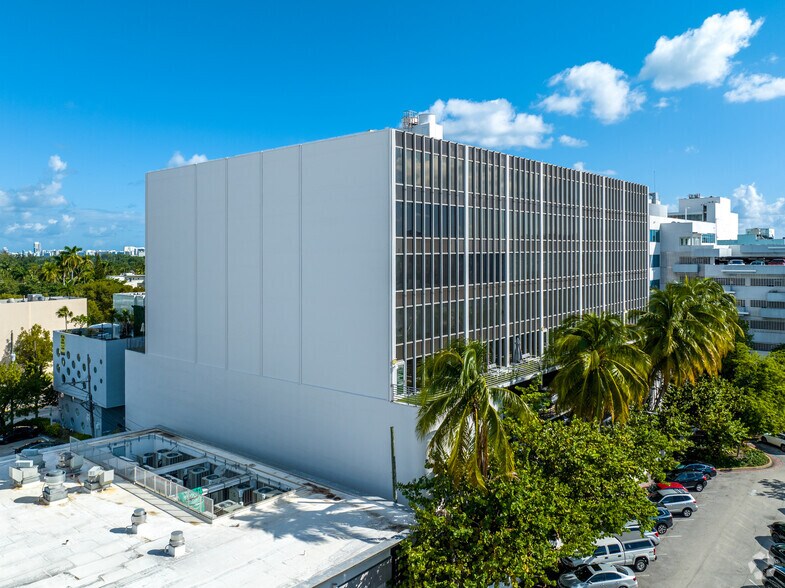 1680 Michigan Ave, Miami Beach, FL à vendre - Photo du bâtiment - Image 2 de 4