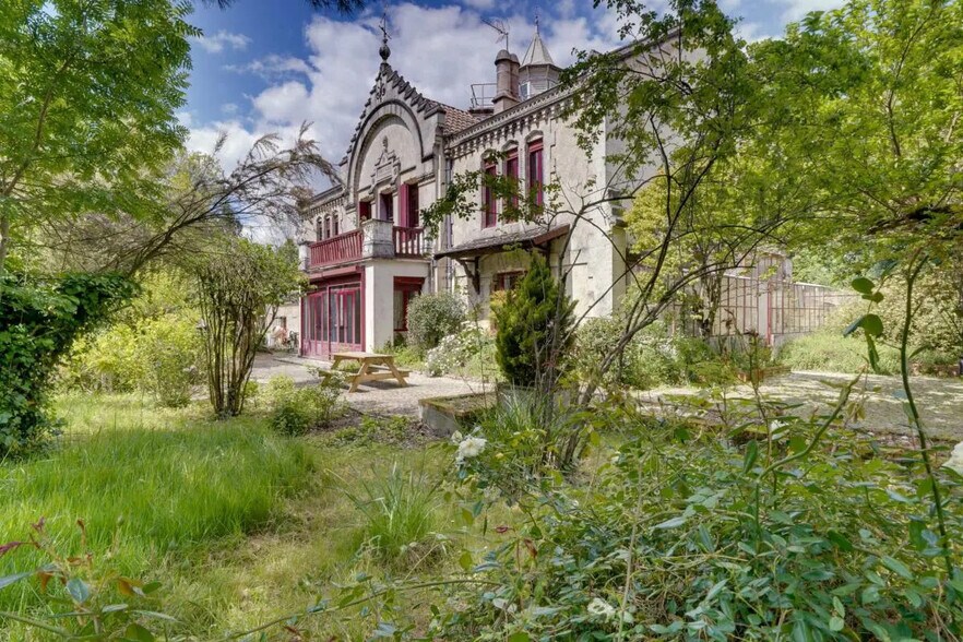 Office in Lormont for lease - Building Photo - Image 1 of 14