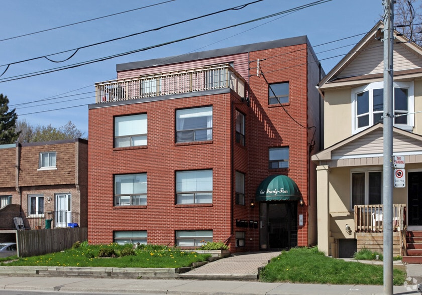144 Coxwell Ave, Toronto, ON for sale - Primary Photo - Image 1 of 2