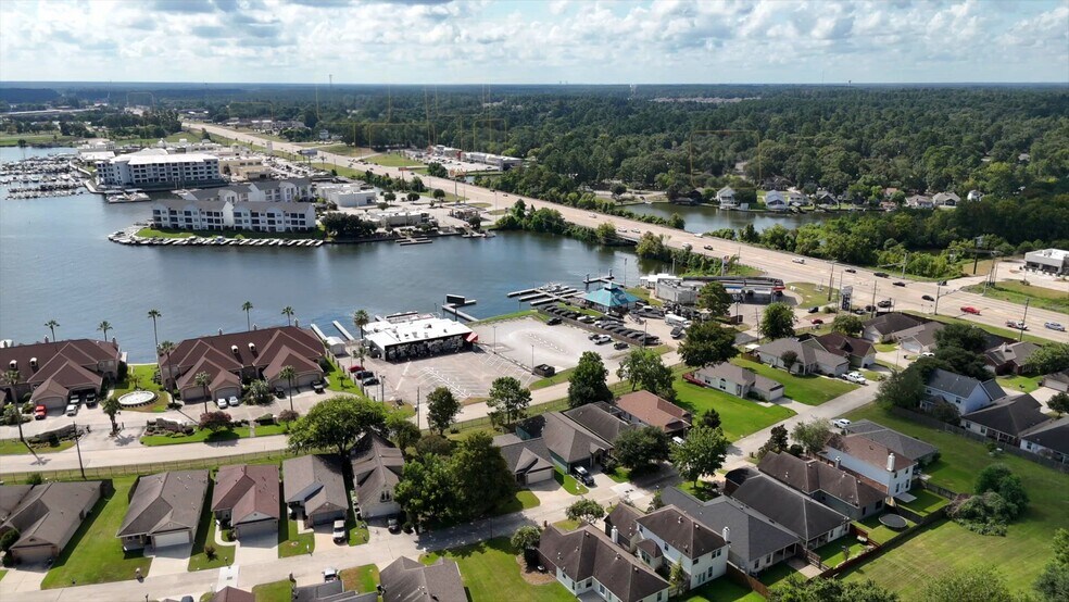 15659 Marina Dr, Montgomery, TX à louer - Vidéo sur l’inscription commerciale - Image 2 de 12