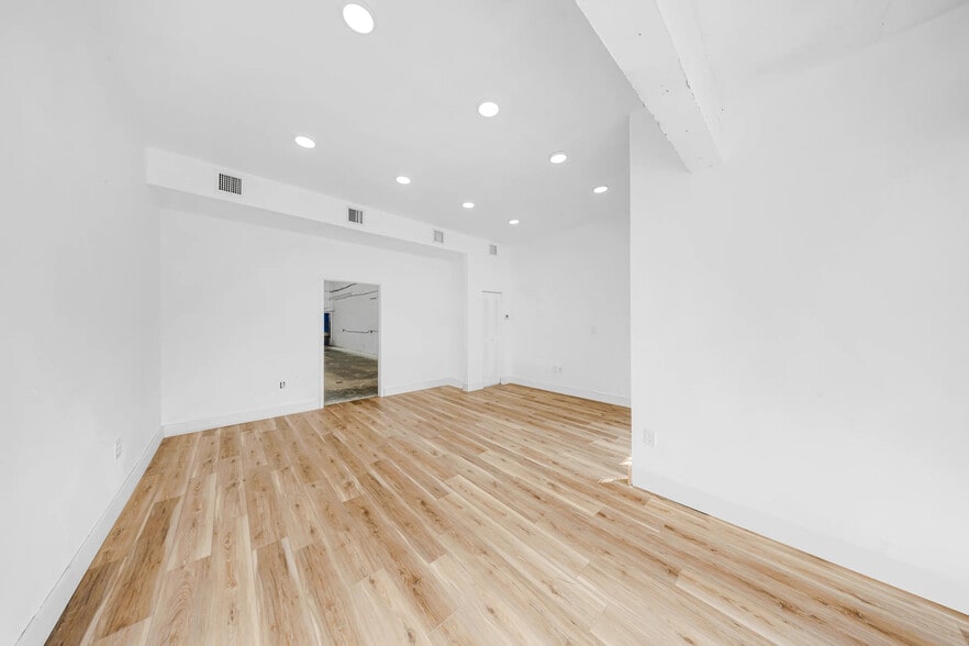 1373 NW 97th Ave, Miami, FL for lease - Building Photo - Image 3 of 10