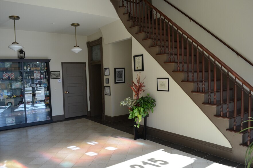 215 S Main St, Council Bluffs, IA à louer - Photo du bâtiment - Image 2 de 5