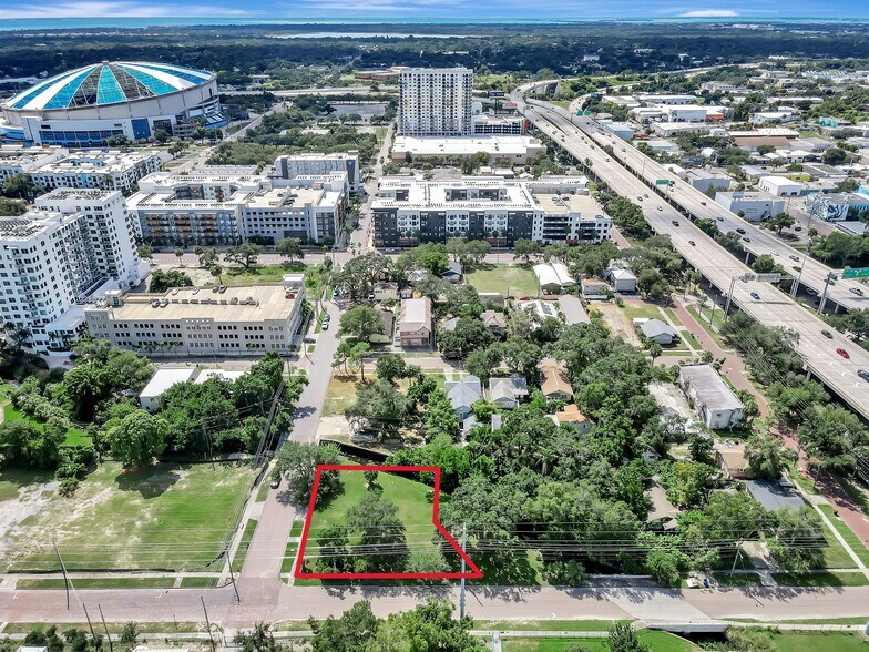 1700 Burlington Ave N, Saint Petersburg, FL à vendre - Photo du bâtiment - Image 1 de 7